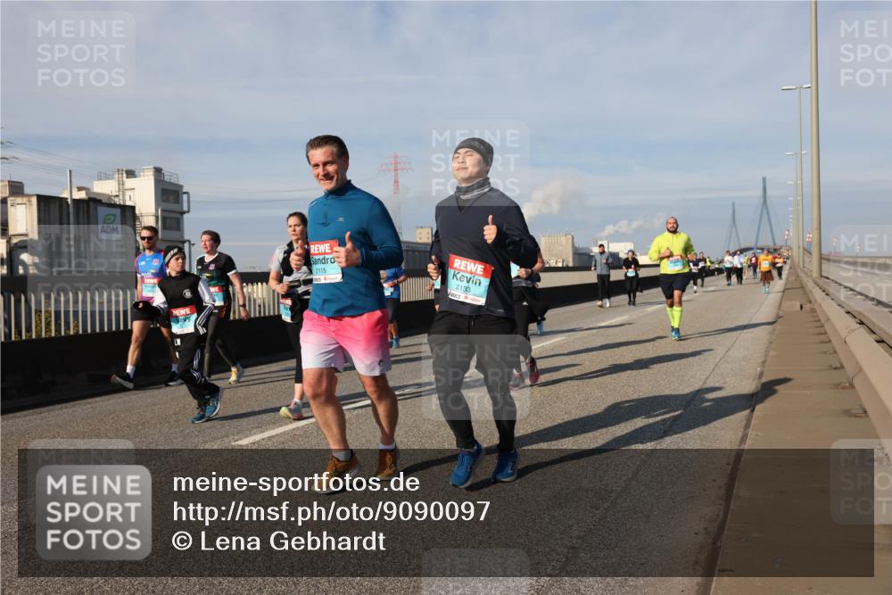 03.10.2025 - Köhlbrandbrückenlauf Lena Gebhardt http://msf.ph/oto/9090097 03.10.2025 10:07:26 Position 2 2115, 2133 meine-sportfotos.de