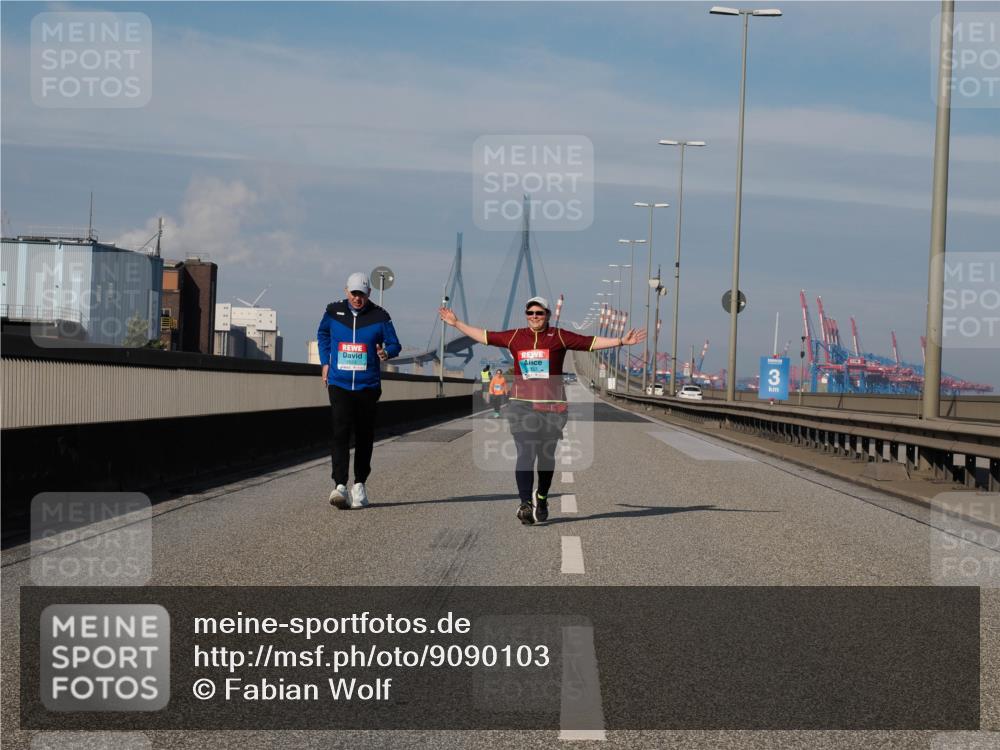 03.10.2025 - Köhlbrandbrückenlauf Fabian Wolf http://msf.ph/oto/9090103 03.10.2025 10:25:36 Position 3 3 meine-sportfotos.de