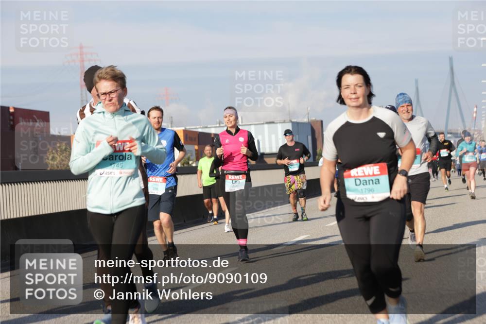 03.10.2025 - Köhlbrandbrückenlauf Jannik Wohlers http://msf.ph/oto/9090109 03.10.2025 09:58:51 Position 3 1745, 2957, 3751, 1796 meine-sportfotos.de