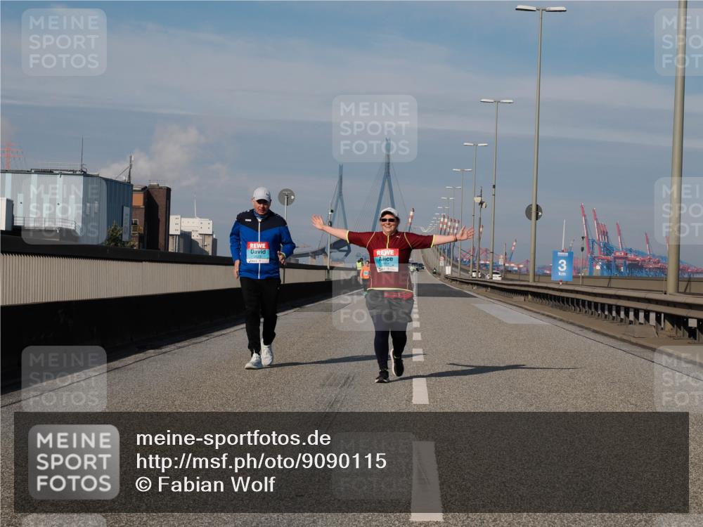 03.10.2025 - Köhlbrandbrückenlauf Fabian Wolf http://msf.ph/oto/9090115 03.10.2025 10:25:37 Position 3 2357, 3 meine-sportfotos.de