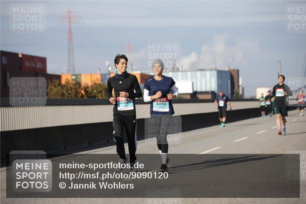 03.10.2025 - Köhlbrandbrückenlauf Jannik Wohlers http://msf.ph/oto/9090120 03.10.2025 10:10:13 Position 3 2264, 2263 meine-sportfotos.de