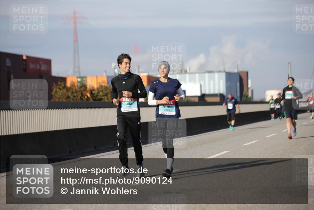 03.10.2025 - Köhlbrandbrückenlauf Jannik Wohlers http://msf.ph/oto/9090124 03.10.2025 10:10:13 Position 3 2264, 2263 meine-sportfotos.de