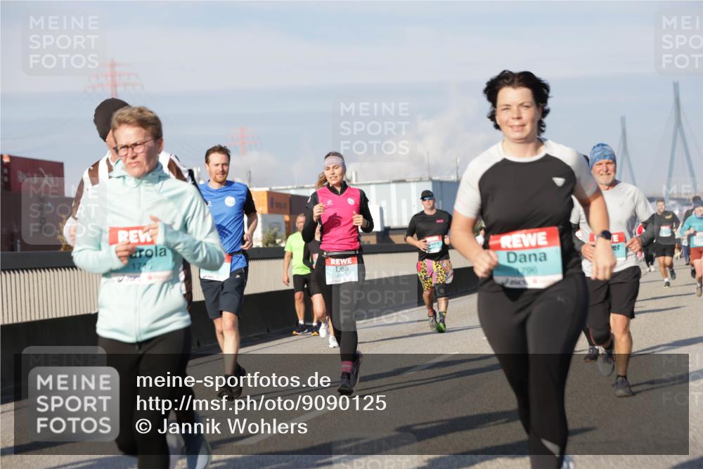 03.10.2025 - Köhlbrandbrückenlauf Jannik Wohlers http://msf.ph/oto/9090125 03.10.2025 09:58:51 Position 3 1745, 2957 meine-sportfotos.de