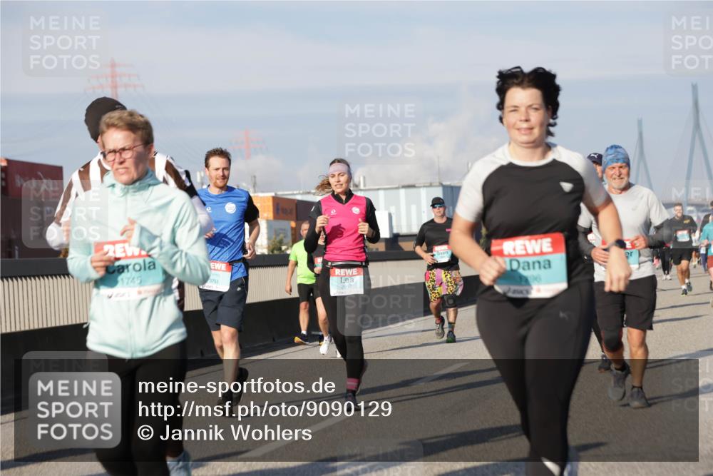 03.10.2025 - Köhlbrandbrückenlauf Jannik Wohlers http://msf.ph/oto/9090129 03.10.2025 09:58:51 Position 3 1745, 3751, 2957 meine-sportfotos.de