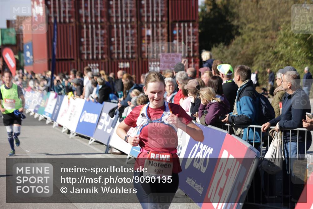 03.10.2025 - Köhlbrandbrückenlauf Jannik Wohlers http://msf.ph/oto/9090135 03.10.2025 13:19:29 Ziel 4593, 4691, 4971, 5009, 5405, 5443, 5451, 5578, 6057, 6230, 6576, 6753, 6776 meine-sportfotos.de