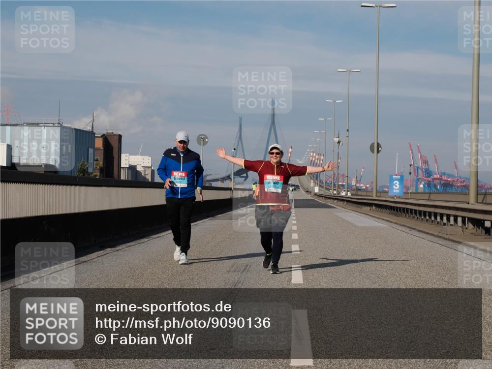 03.10.2025 - Köhlbrandbrückenlauf Fabian Wolf http://msf.ph/oto/9090136 03.10.2025 10:25:38 Position 3  meine-sportfotos.de