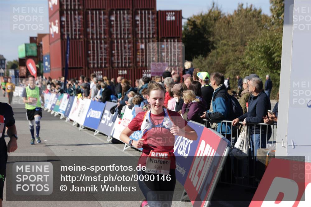 03.10.2025 - Köhlbrandbrückenlauf Jannik Wohlers http://msf.ph/oto/9090146 03.10.2025 13:19:29 Ziel 4593, 4691, 4971, 5009, 5405, 5443, 5451, 5578, 6057, 6230, 6576, 6753, 6776 meine-sportfotos.de