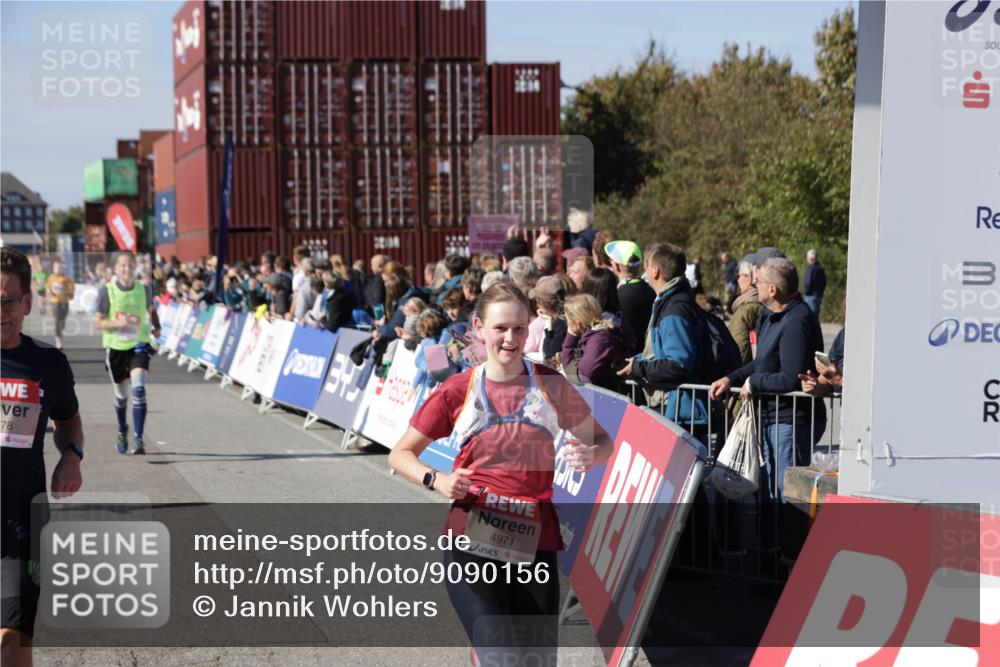 03.10.2025 - Köhlbrandbrückenlauf Jannik Wohlers http://msf.ph/oto/9090156 03.10.2025 13:19:29 Ziel 4593, 4691, 4971, 5009, 5405, 5443, 5451, 5578, 6057, 6230, 6576, 6753, 6776 meine-sportfotos.de