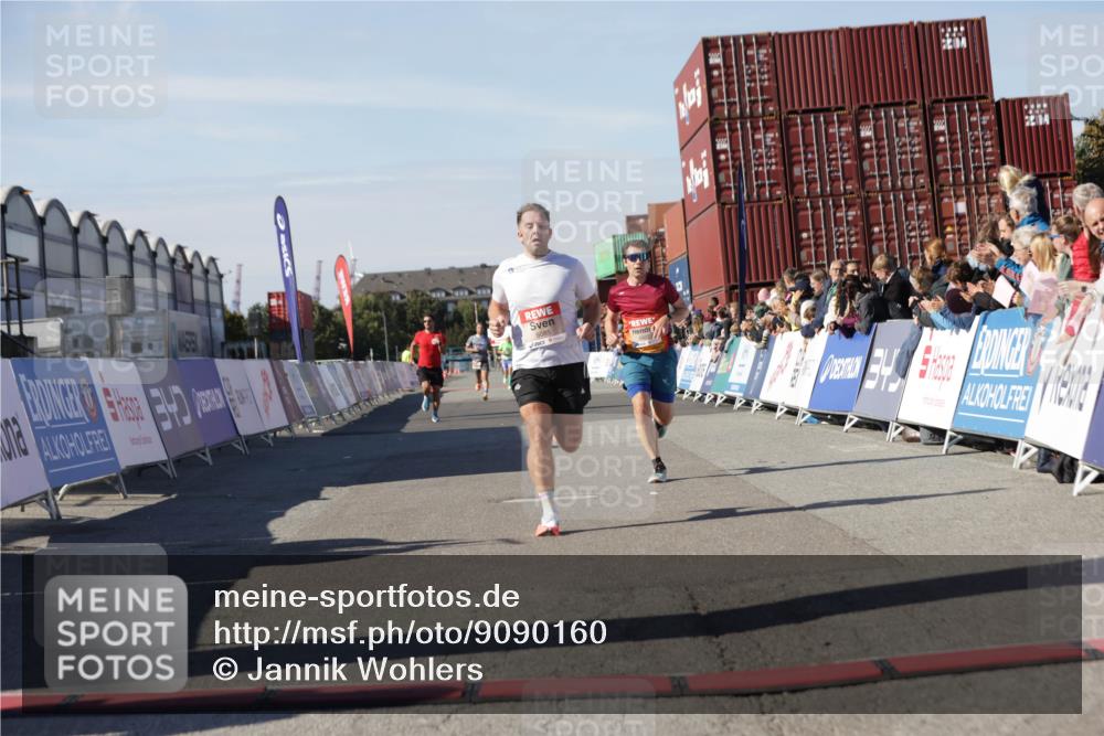 03.10.2025 - Köhlbrandbrückenlauf Jannik Wohlers http://msf.ph/oto/9090160 03.10.2025 12:53:47 Ziel 4043, 4088, 6085, 6422, 6624 meine-sportfotos.de