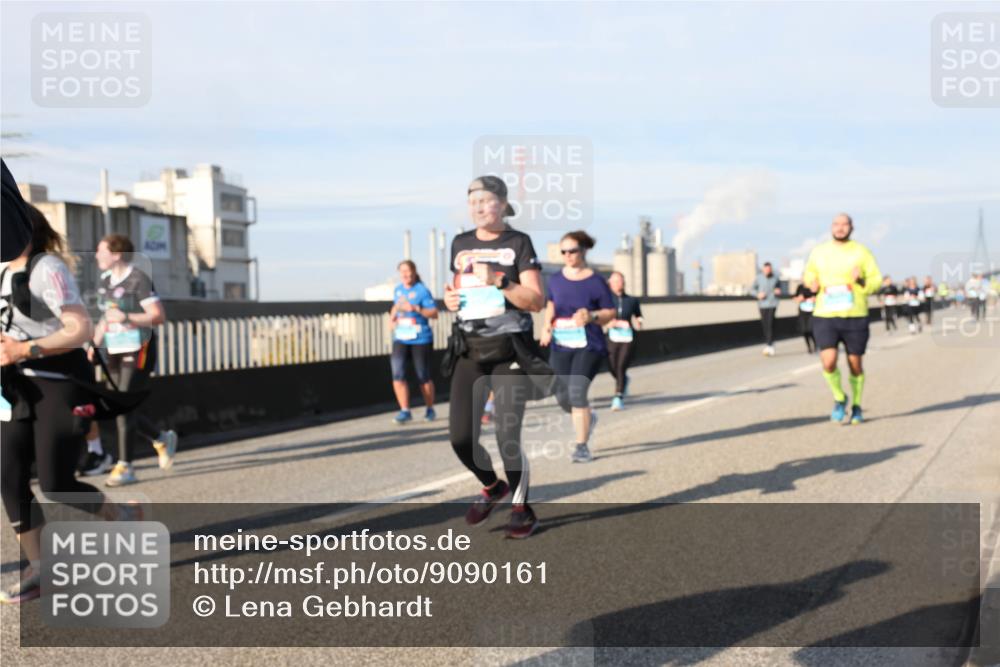 03.10.2025 - Köhlbrandbrückenlauf Lena Gebhardt http://msf.ph/oto/9090161 03.10.2025 10:07:27 Position 2  meine-sportfotos.de