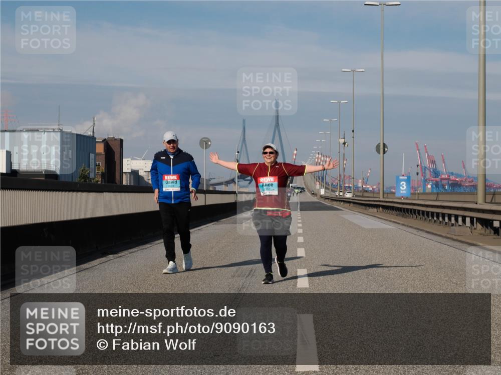 03.10.2025 - Köhlbrandbrückenlauf Fabian Wolf http://msf.ph/oto/9090163 03.10.2025 10:25:38 Position 3  meine-sportfotos.de