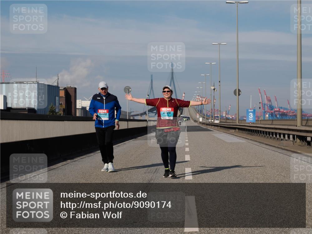 03.10.2025 - Köhlbrandbrückenlauf Fabian Wolf http://msf.ph/oto/9090174 03.10.2025 10:25:38 Position 3  meine-sportfotos.de