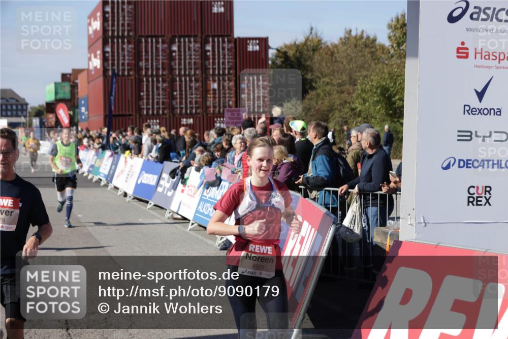 03.10.2025 - Köhlbrandbrückenlauf Jannik Wohlers http://msf.ph/oto/9090179 03.10.2025 13:19:29 Ziel 4593, 4691, 4971, 5009, 5405, 5443, 5451, 5578, 6057, 6230, 6576, 6753, 6776 meine-sportfotos.de