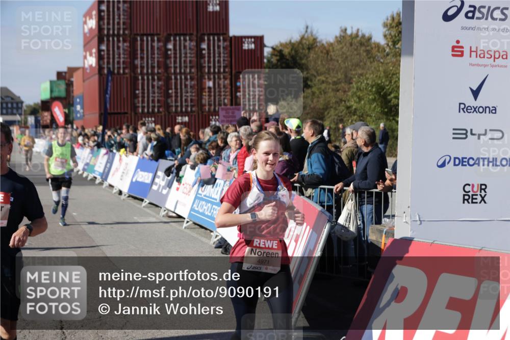 03.10.2025 - Köhlbrandbrückenlauf Jannik Wohlers http://msf.ph/oto/9090191 03.10.2025 13:19:29 Ziel 4593, 4691, 4971, 5009, 5405, 5443, 5451, 5578, 6057, 6230, 6576, 6753, 6776 meine-sportfotos.de