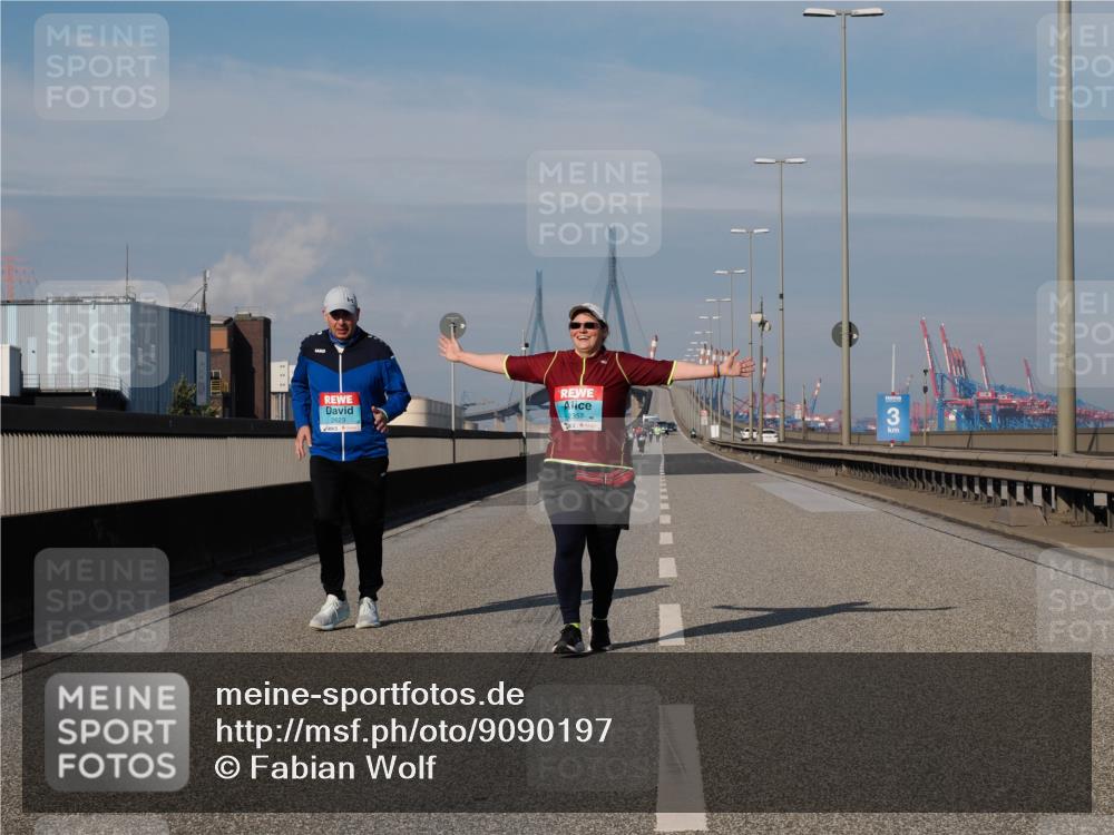 03.10.2025 - Köhlbrandbrückenlauf Fabian Wolf http://msf.ph/oto/9090197 03.10.2025 10:25:39 Position 3 2357, 3, 2623 meine-sportfotos.de
