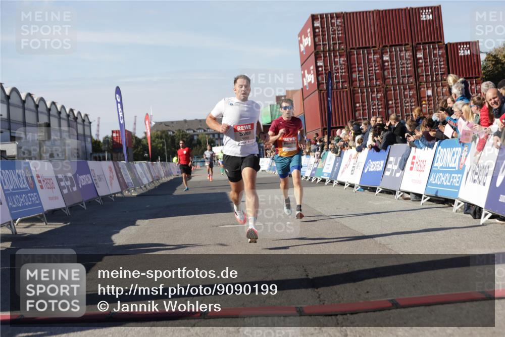 03.10.2025 - Köhlbrandbrückenlauf Jannik Wohlers http://msf.ph/oto/9090199 03.10.2025 12:53:47 Ziel 4043, 4088, 6085, 6422, 6624 meine-sportfotos.de