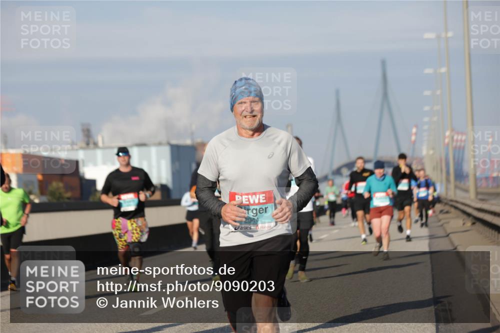 03.10.2025 - Köhlbrandbrückenlauf Jannik Wohlers http://msf.ph/oto/9090203 03.10.2025 09:58:53 Position 3 2044 meine-sportfotos.de