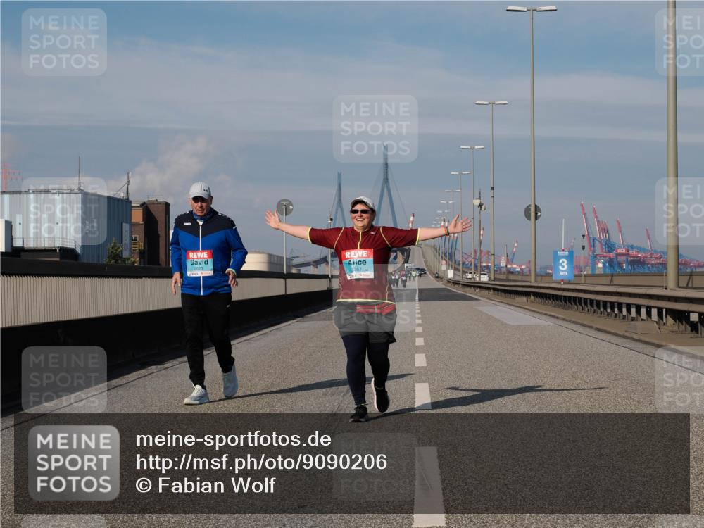03.10.2025 - Köhlbrandbrückenlauf Fabian Wolf http://msf.ph/oto/9090206 03.10.2025 10:25:39 Position 3 3 meine-sportfotos.de