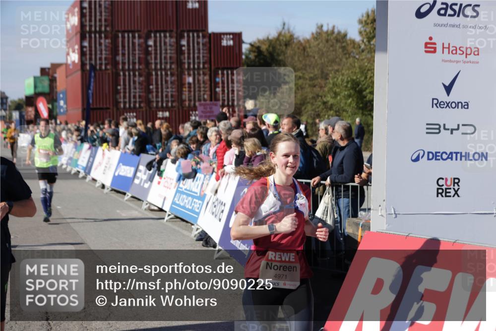 03.10.2025 - Köhlbrandbrückenlauf Jannik Wohlers http://msf.ph/oto/9090225 03.10.2025 13:19:29 Ziel 4593, 4691, 4971, 5009, 5405, 5443, 5451, 5578, 6057, 6230, 6576, 6753, 6776 meine-sportfotos.de