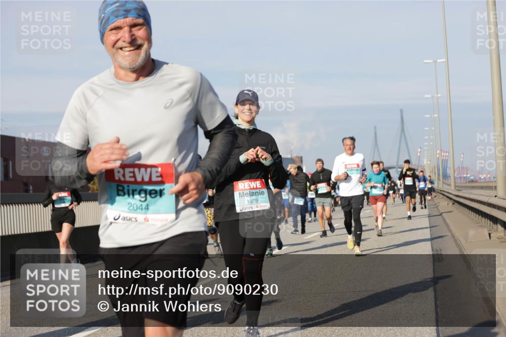 03.10.2025 - Köhlbrandbrückenlauf Jannik Wohlers http://msf.ph/oto/9090230 03.10.2025 09:58:55 Position 3 2044, 1979 meine-sportfotos.de