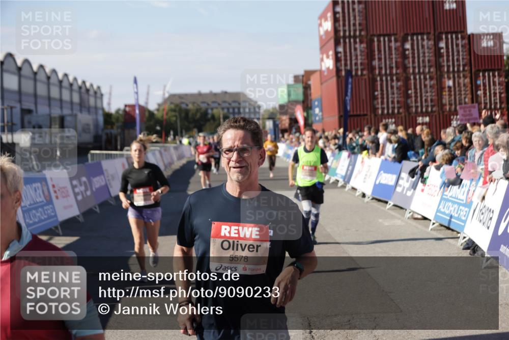 03.10.2025 - Köhlbrandbrückenlauf Jannik Wohlers http://msf.ph/oto/9090233 03.10.2025 13:19:30 Ziel 4691, 4971, 5009, 5405, 5443, 5451, 5578, 5838, 6057, 6230, 6753, 6776 meine-sportfotos.de