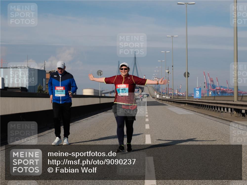 03.10.2025 - Köhlbrandbrückenlauf Fabian Wolf http://msf.ph/oto/9090237 03.10.2025 10:25:39 Position 3 3 meine-sportfotos.de