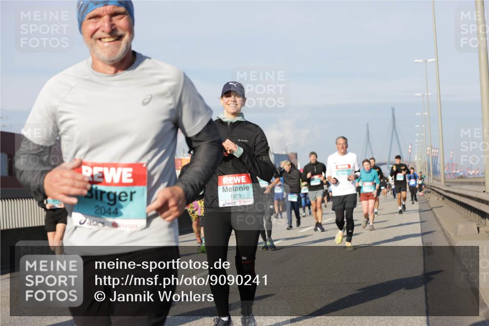 03.10.2025 - Köhlbrandbrückenlauf Jannik Wohlers http://msf.ph/oto/9090241 03.10.2025 09:58:55 Position 3 2044, 1979 meine-sportfotos.de