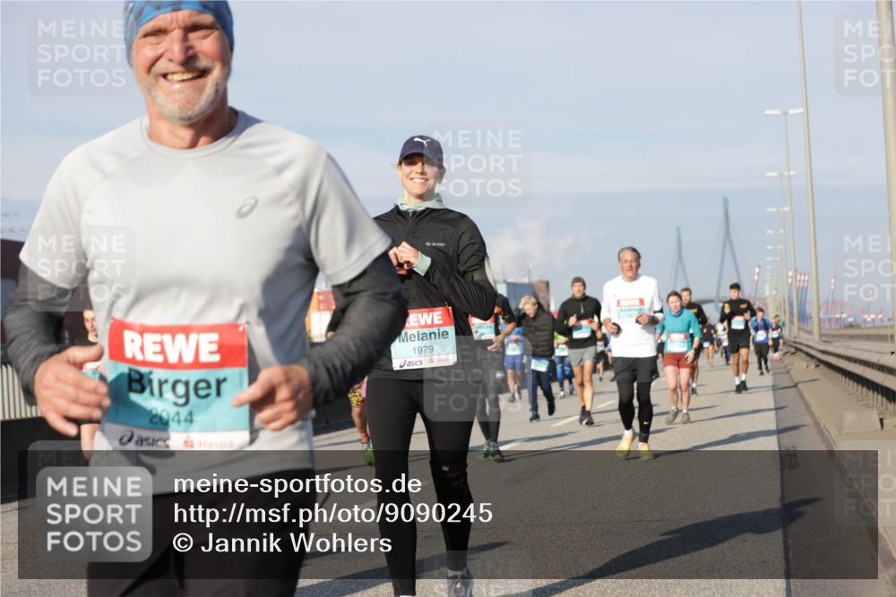 03.10.2025 - Köhlbrandbrückenlauf Jannik Wohlers http://msf.ph/oto/9090245 03.10.2025 09:58:55 Position 3 2044, 4, 1979 meine-sportfotos.de