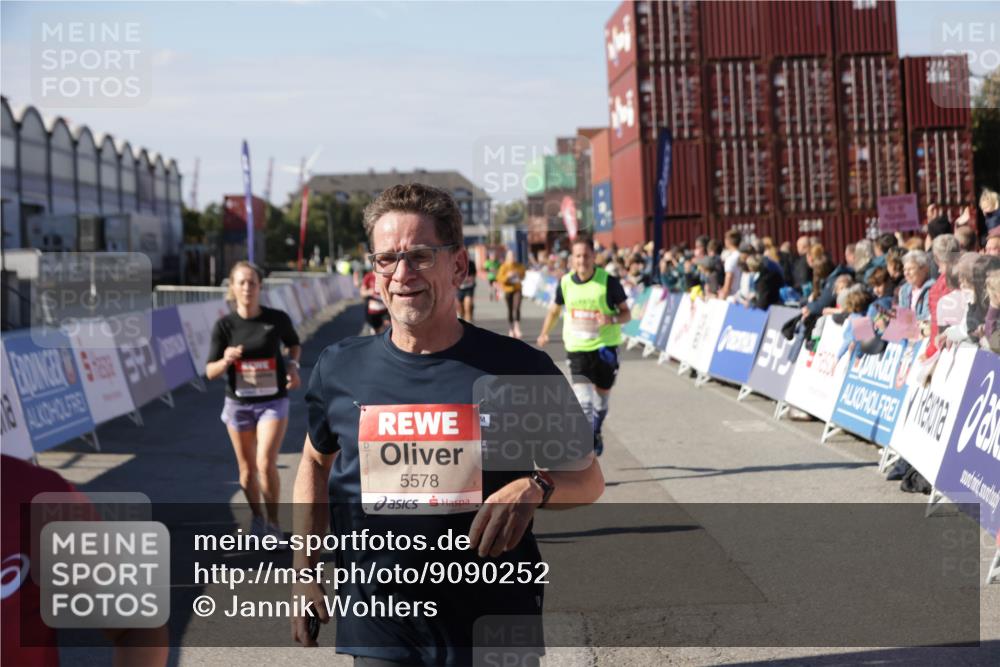 03.10.2025 - Köhlbrandbrückenlauf Jannik Wohlers http://msf.ph/oto/9090252 03.10.2025 13:19:30 Ziel 4691, 4971, 5009, 5405, 5443, 5451, 5578, 5838, 6057, 6230, 6753, 6776 meine-sportfotos.de