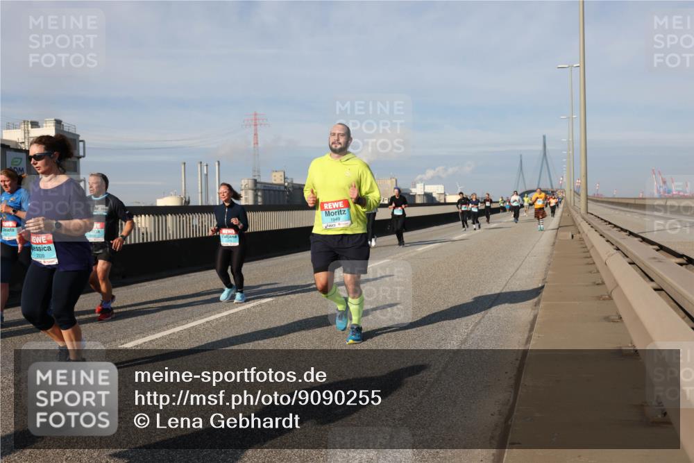 03.10.2025 - Köhlbrandbrückenlauf Lena Gebhardt http://msf.ph/oto/9090255 03.10.2025 10:07:29 Position 2 2339, 1949 meine-sportfotos.de
