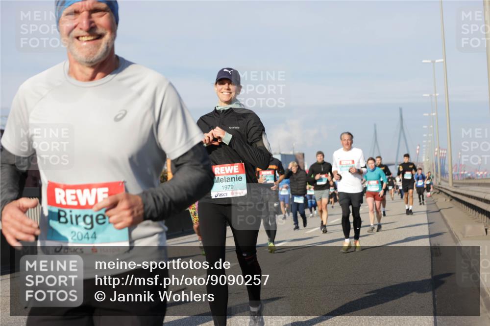 03.10.2025 - Köhlbrandbrückenlauf Jannik Wohlers http://msf.ph/oto/9090257 03.10.2025 09:58:55 Position 3 2044, 1979 meine-sportfotos.de