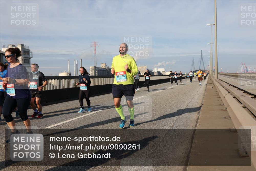 03.10.2025 - Köhlbrandbrückenlauf Lena Gebhardt http://msf.ph/oto/9090261 03.10.2025 10:07:29 Position 2 2339, 1949 meine-sportfotos.de