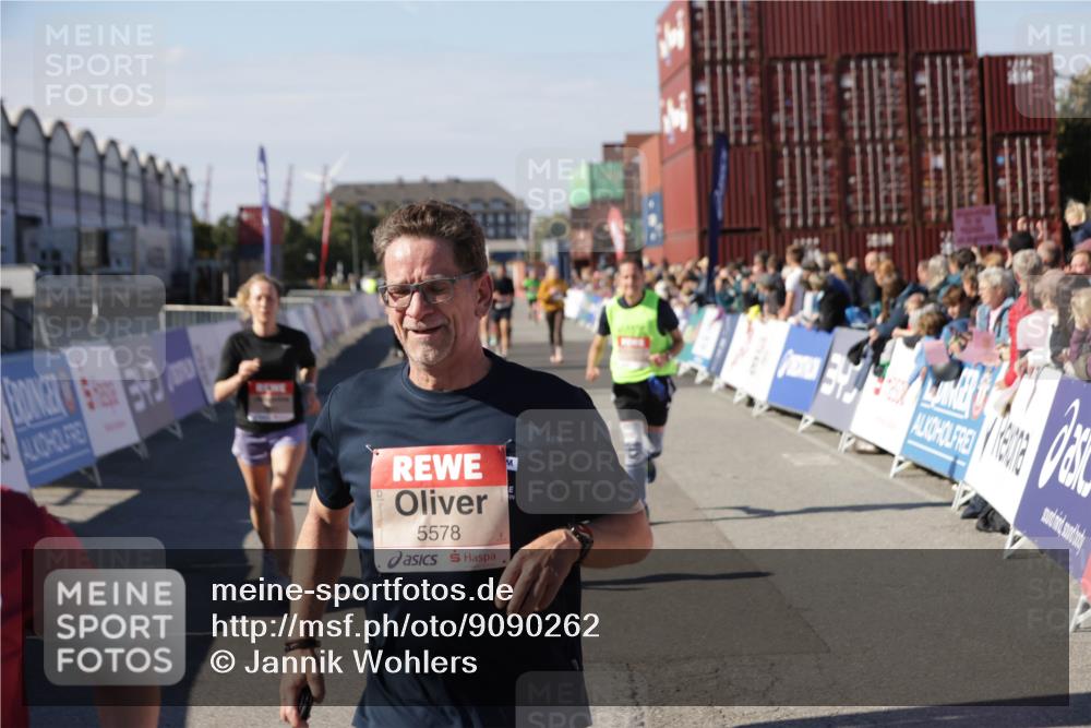 03.10.2025 - Köhlbrandbrückenlauf Jannik Wohlers http://msf.ph/oto/9090262 03.10.2025 13:19:30 Ziel 4691, 4971, 5009, 5405, 5443, 5451, 5578, 5838, 6057, 6230, 6753, 6776 meine-sportfotos.de