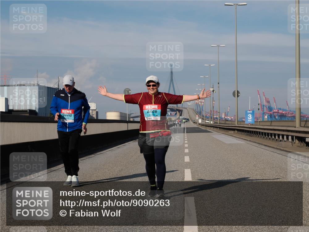 03.10.2025 - Köhlbrandbrückenlauf Fabian Wolf http://msf.ph/oto/9090263 03.10.2025 10:25:40 Position 3 2623, 2357, 3 meine-sportfotos.de