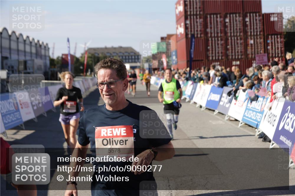 03.10.2025 - Köhlbrandbrückenlauf Jannik Wohlers http://msf.ph/oto/9090277 03.10.2025 13:19:30 Ziel 4691, 4971, 5009, 5405, 5443, 5451, 5578, 5838, 6057, 6230, 6753, 6776 meine-sportfotos.de