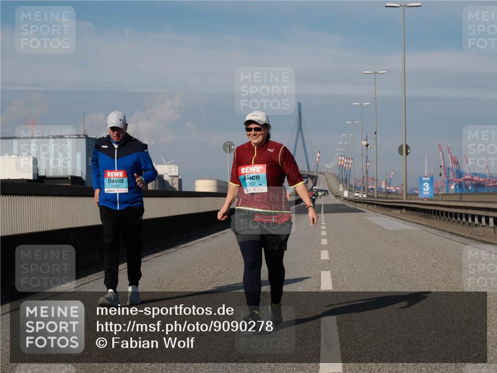 03.10.2025 - Köhlbrandbrückenlauf Fabian Wolf http://msf.ph/oto/9090278 03.10.2025 10:25:40 Position 3 2623, 2357, 3 meine-sportfotos.de
