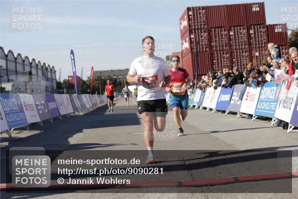 03.10.2025 - Köhlbrandbrückenlauf Jannik Wohlers http://msf.ph/oto/9090281 03.10.2025 12:53:47 Ziel 4043, 4088, 6085, 6422, 6624 meine-sportfotos.de