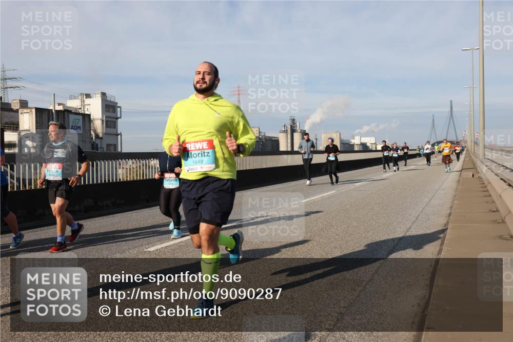 03.10.2025 - Köhlbrandbrückenlauf Lena Gebhardt http://msf.ph/oto/9090287 03.10.2025 10:07:29 Position 2 2498, 2375, 1949 meine-sportfotos.de