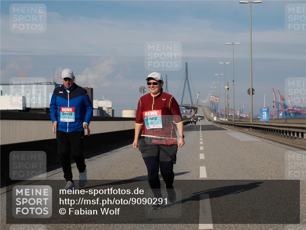 03.10.2025 - Köhlbrandbrückenlauf Fabian Wolf http://msf.ph/oto/9090291 03.10.2025 10:25:40 Position 3 1445411, 2623, 2357, 3 meine-sportfotos.de