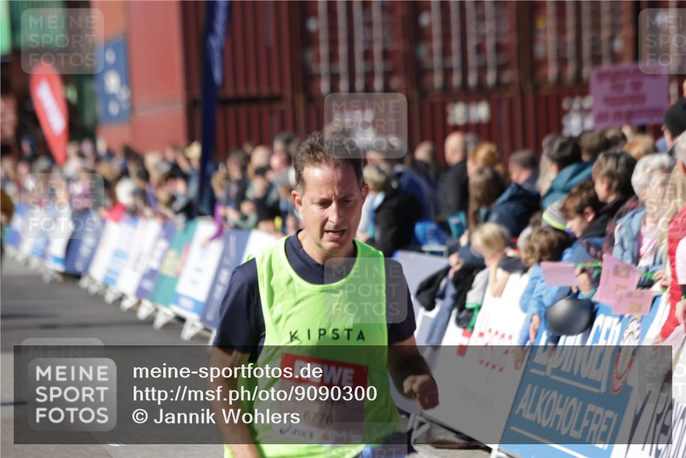 03.10.2025 - Köhlbrandbrückenlauf Jannik Wohlers http://msf.ph/oto/9090300 03.10.2025 13:19:31 Ziel 4691, 4971, 5009, 5405, 5443, 5451, 5578, 5838, 6057, 6230, 6753, 6776 meine-sportfotos.de