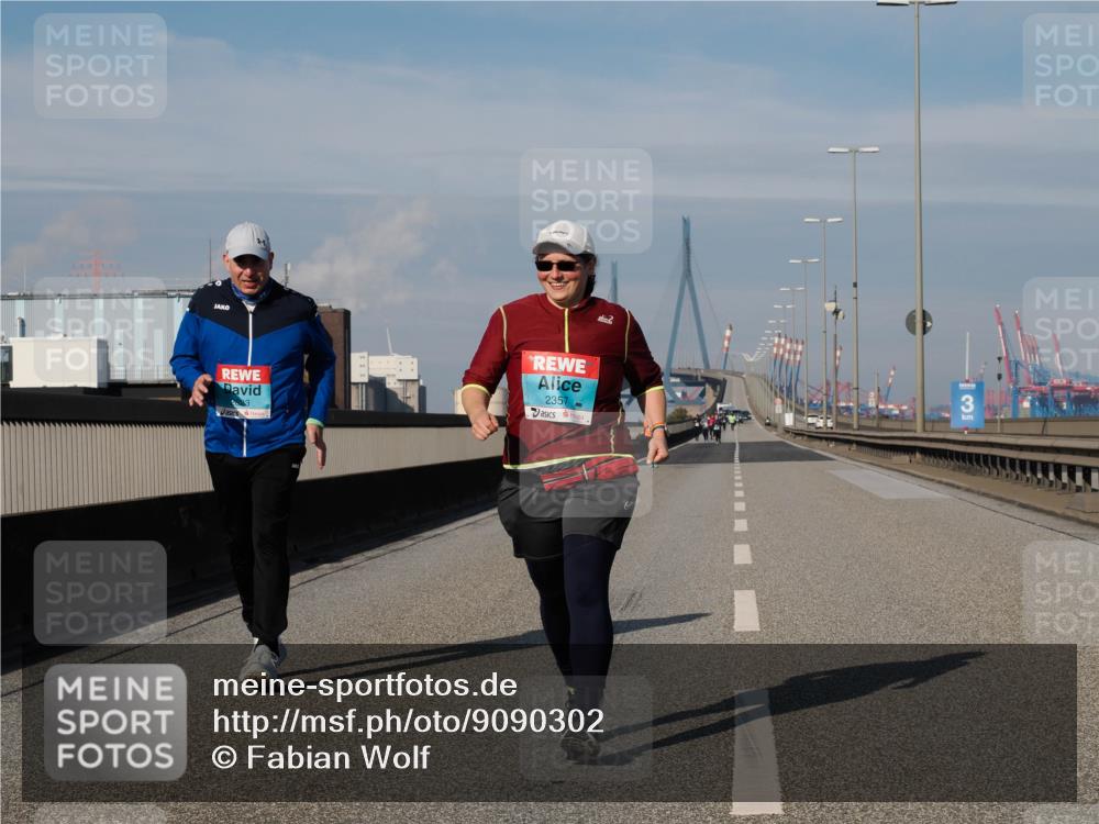 03.10.2025 - Köhlbrandbrückenlauf Fabian Wolf http://msf.ph/oto/9090302 03.10.2025 10:25:41 Position 3 2357 meine-sportfotos.de