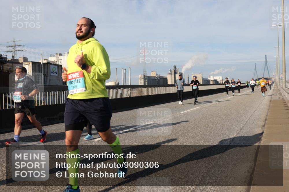 03.10.2025 - Köhlbrandbrückenlauf Lena Gebhardt http://msf.ph/oto/9090306 03.10.2025 10:07:29 Position 2 398, 1949 meine-sportfotos.de