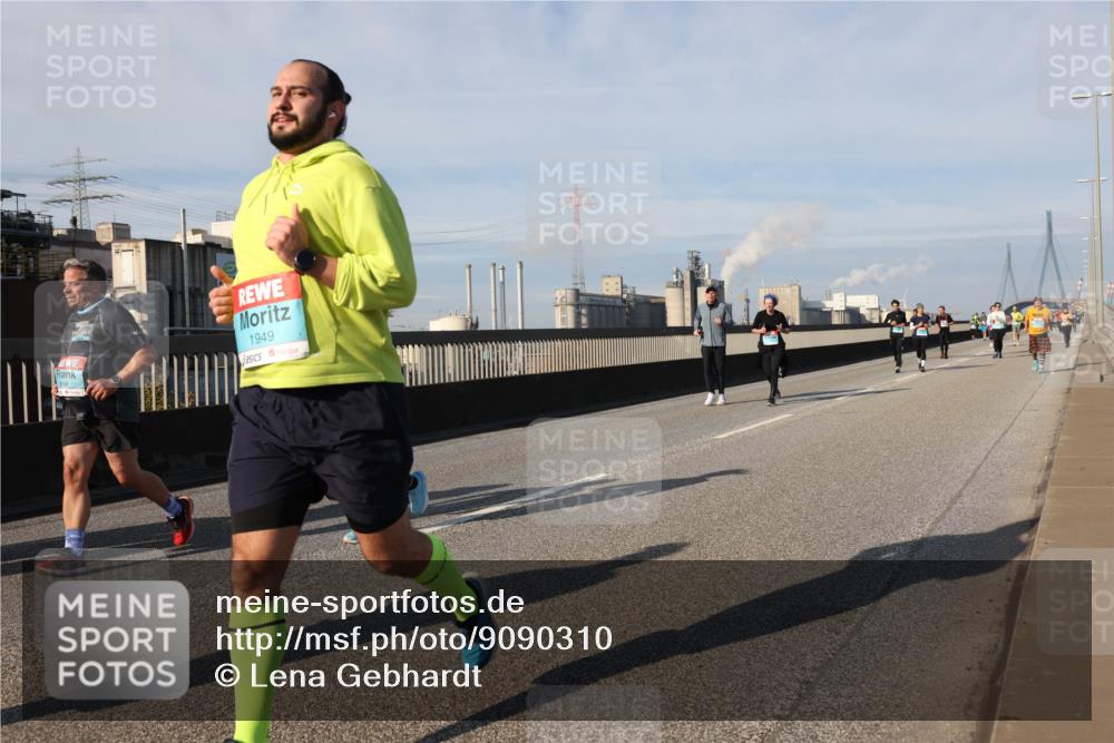 03.10.2025 - Köhlbrandbrückenlauf Lena Gebhardt http://msf.ph/oto/9090310 03.10.2025 10:07:29 Position 2 1949 meine-sportfotos.de