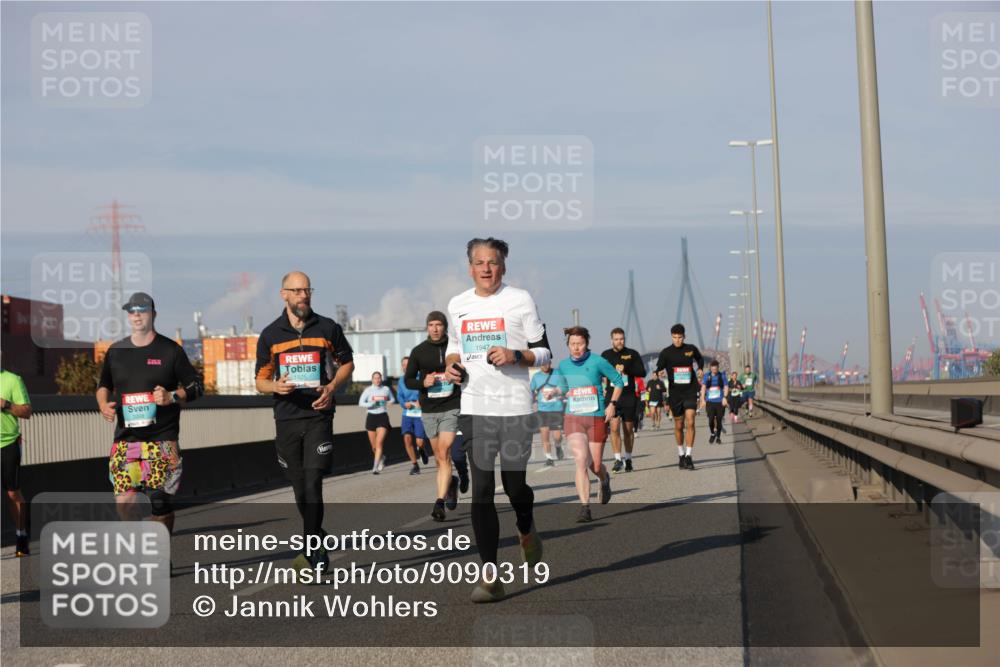 03.10.2025 - Köhlbrandbrückenlauf Jannik Wohlers http://msf.ph/oto/9090319 03.10.2025 09:58:56 Position 3 1947 meine-sportfotos.de
