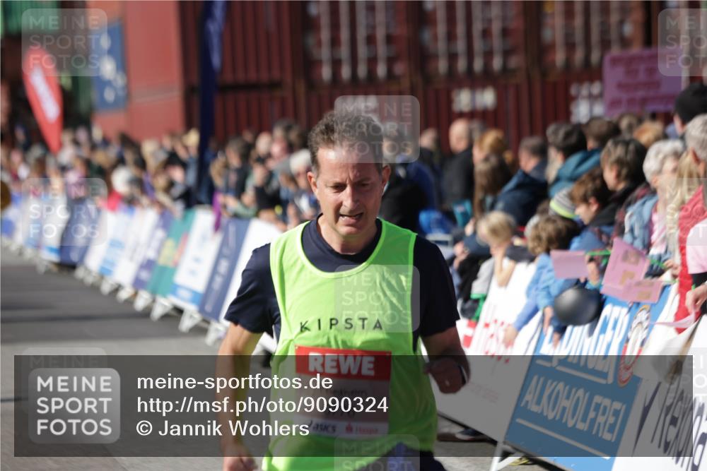 03.10.2025 - Köhlbrandbrückenlauf Jannik Wohlers http://msf.ph/oto/9090324 03.10.2025 13:19:32 Ziel 4691, 4971, 5009, 5405, 5443, 5451, 5578, 5838, 6230, 6753, 6776 meine-sportfotos.de