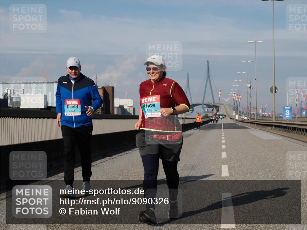 03.10.2025 - Köhlbrandbrückenlauf Fabian Wolf http://msf.ph/oto/9090326 03.10.2025 10:25:41 Position 3 2623, 2357 meine-sportfotos.de