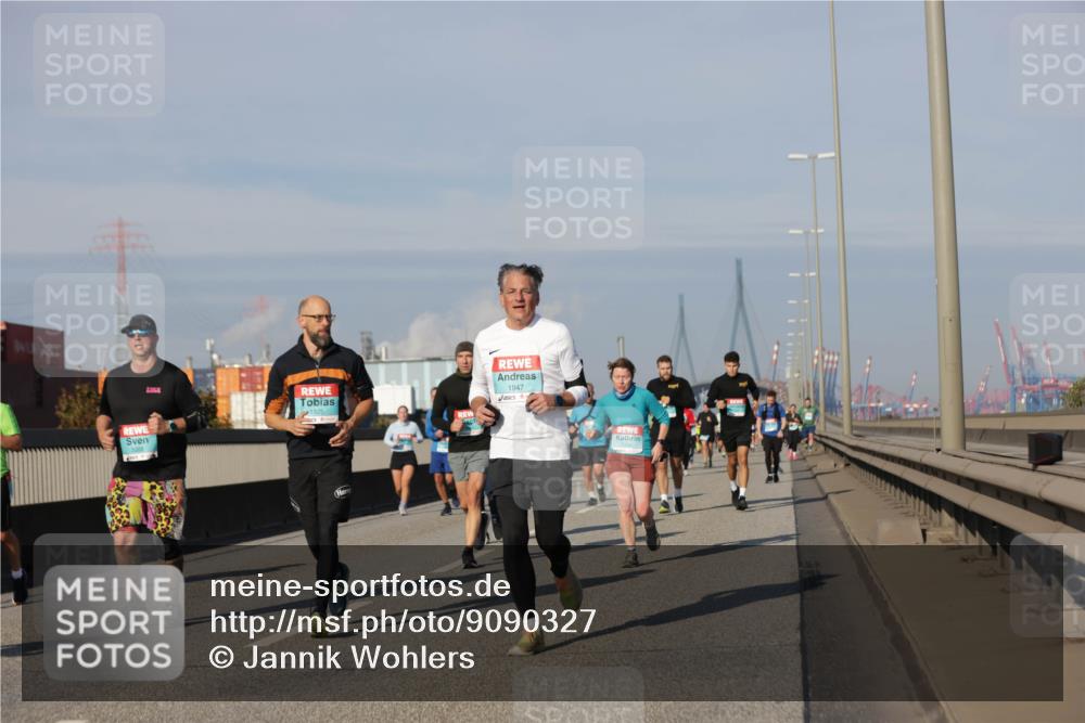 03.10.2025 - Köhlbrandbrückenlauf Jannik Wohlers http://msf.ph/oto/9090327 03.10.2025 09:58:56 Position 3 1925, 1947 meine-sportfotos.de