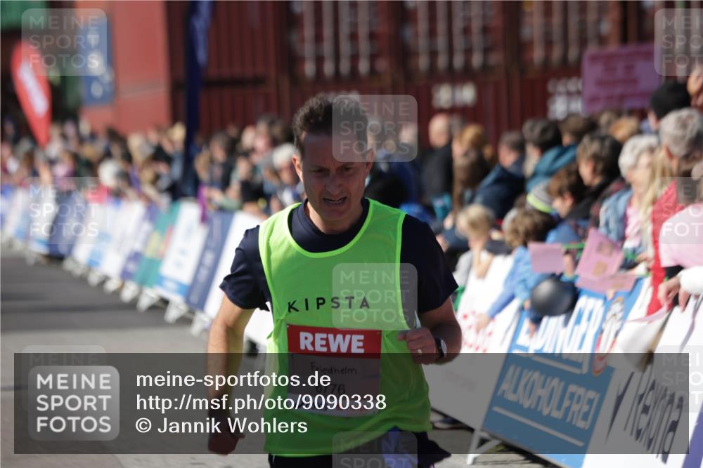 03.10.2025 - Köhlbrandbrückenlauf Jannik Wohlers http://msf.ph/oto/9090338 03.10.2025 13:19:32 Ziel 4691, 4971, 5009, 5405, 5443, 5451, 5578, 5838, 6230, 6753, 6776 meine-sportfotos.de