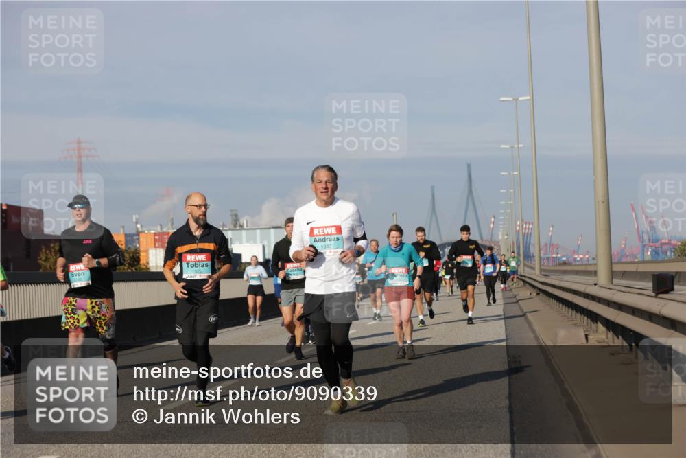 03.10.2025 - Köhlbrandbrückenlauf Jannik Wohlers http://msf.ph/oto/9090339 03.10.2025 09:58:57 Position 3 1925, 1947 meine-sportfotos.de