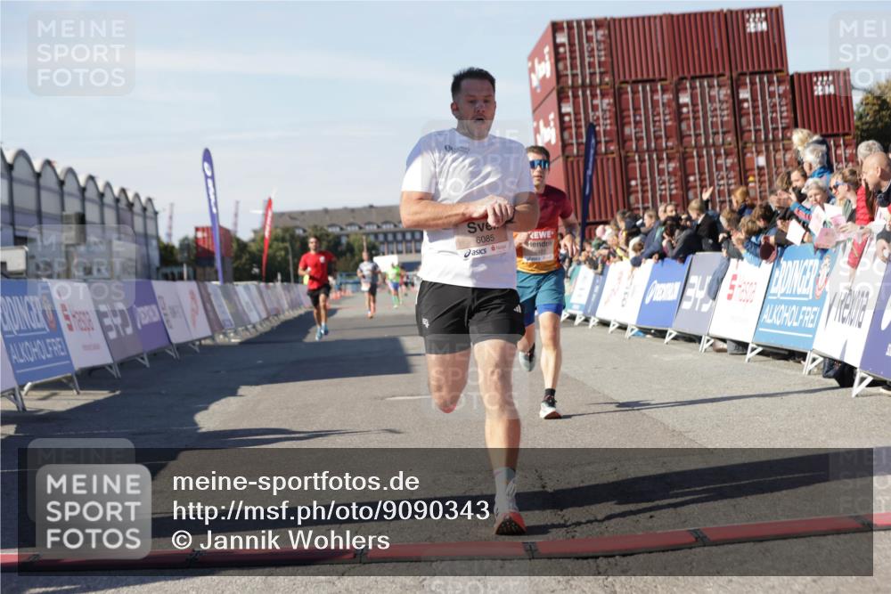 03.10.2025 - Köhlbrandbrückenlauf Jannik Wohlers http://msf.ph/oto/9090343 03.10.2025 12:53:48 Ziel 4043, 4088, 6085, 6422, 6624 meine-sportfotos.de
